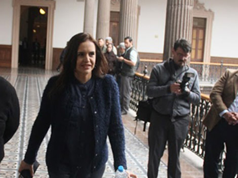 Clara Luz Flores dijo estar a favor de implementar "Operativo Mochila". 