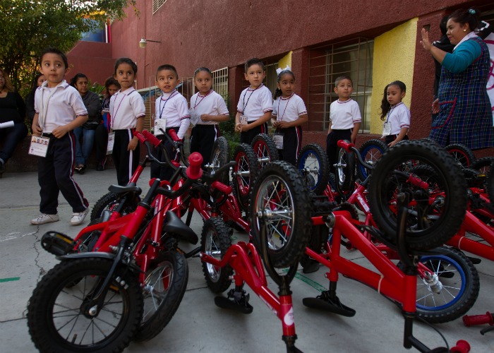 El programa está diseñado para que niños de escuelas primarias y secundarias aprendan a usar la bicicleta como un modo de movilidad. 