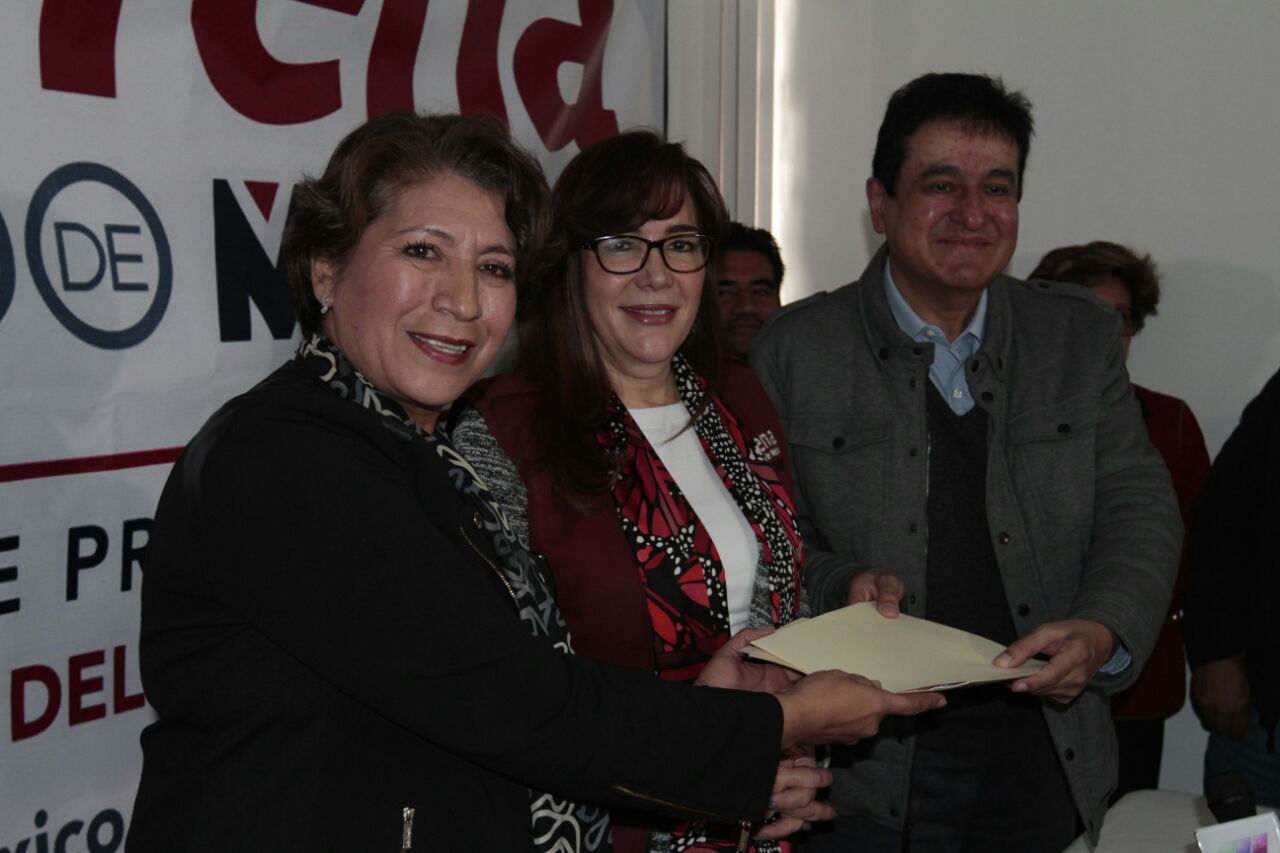 Se registra Delfina Gómez como precandidata de Morena por la gubernatura del Edomex.