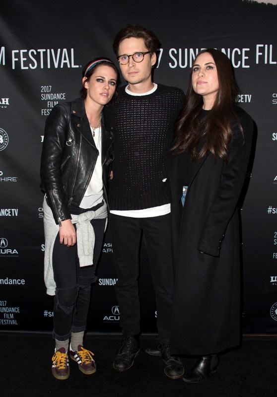 Kristen Stewart, Josh Kaye y Sydney Lopez presentaron la cinta 'Come Swim'. 