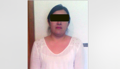 La detenida abandonó a la bebé a un costado de la carretera.