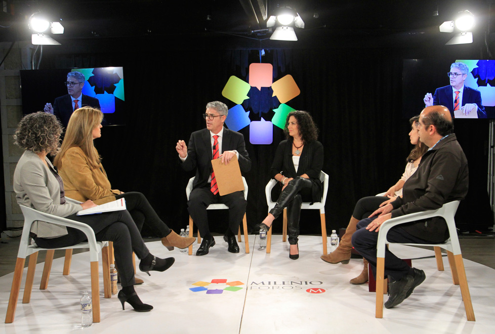 En el primer panel, "La migración tardía", los ponentes hablaron sobre las acciones para evitar la desaparición del fenómeno migratorio de la mariposa