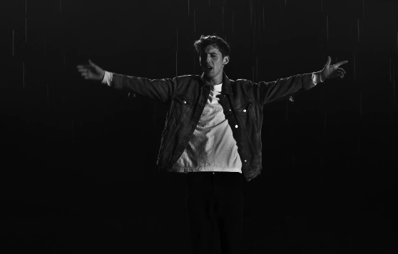 Troye Sivan apoya la diversidad sexual con "Heaven".