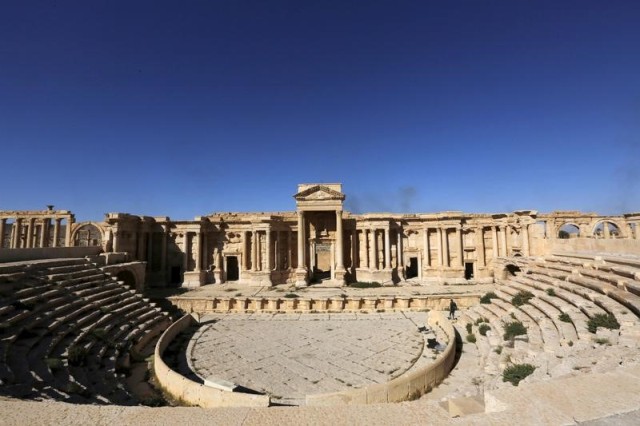 EL EI destruyó el el Tetrápilo, y la fachada de su Teatro Romano. 