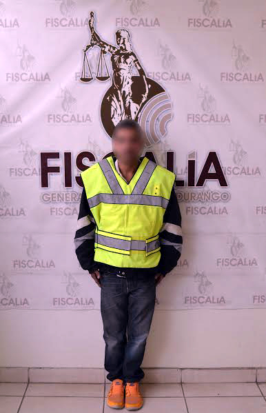 Martín de 37 años fue sorprendido robando adentro de un auto.