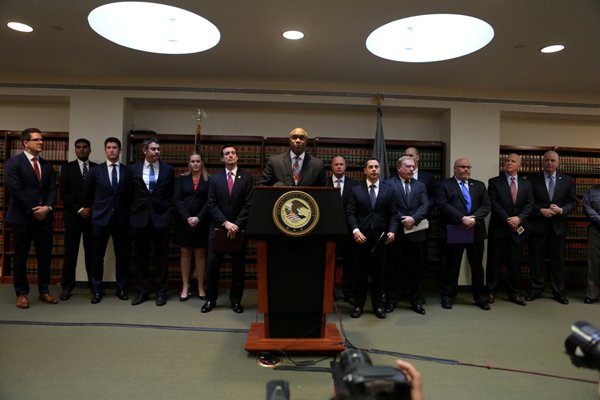 Robert Carpers, fiscal del Distrito Este de Nueva York dio una rueda de prensa.