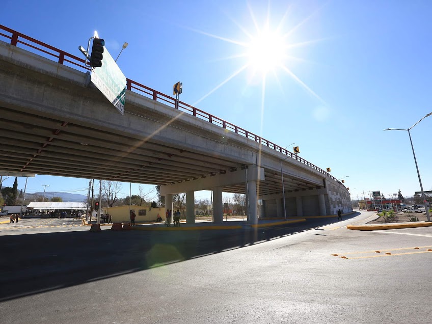 Con obras de infraestructura, Coahuila mejora su red carretera.