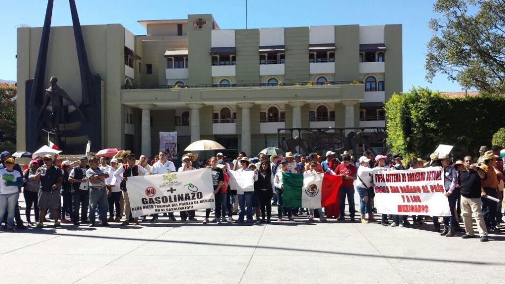 La movilización comenzó en la avenida de los Insurgentes y la primera parada se realizó en la plaza central Primer Congreso de Anáhuac.