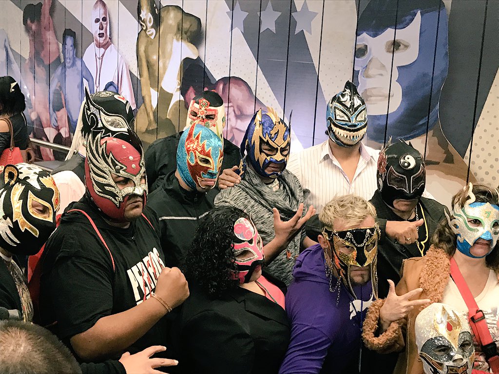 Principales exponentes de la lucha libre se dieron cita en la estación Guerrero del Metro, donde fue inaugurada la exposición Leyendas de la Lucha Lib