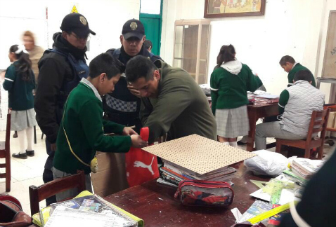 Con el apoyo de padres de familia y de maestros se mantiene el operativo Mochila Segura en centros educativos de la Ciudad de México.