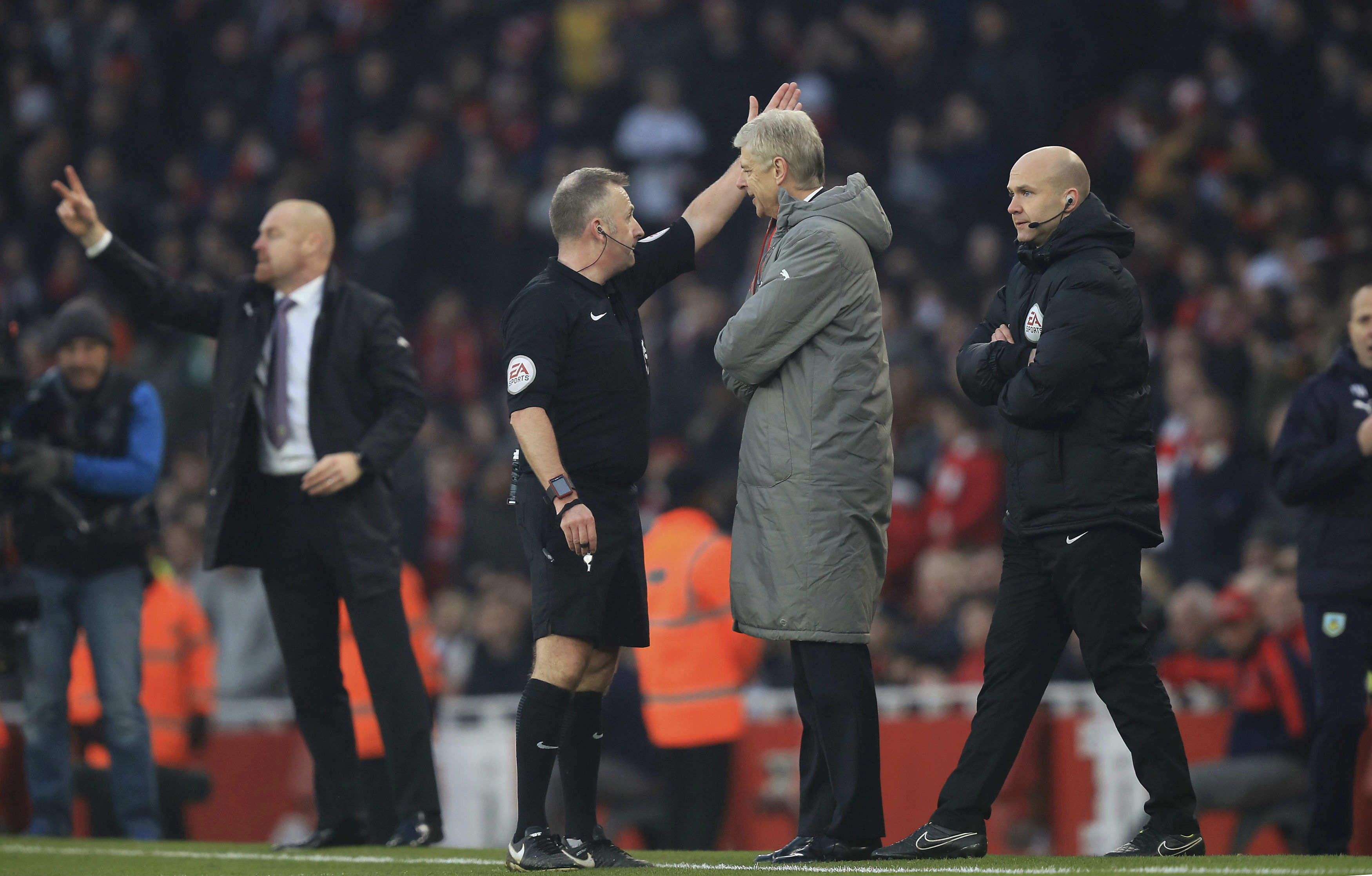Arsene Wenger es expulsado del partido en contra del Burnley