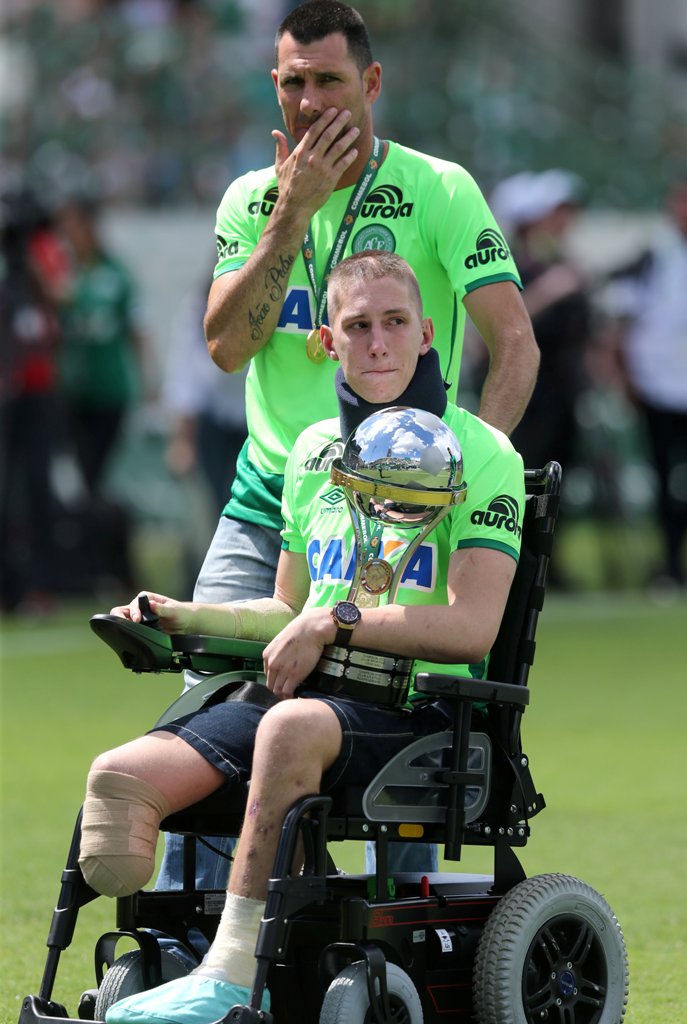 Jackson Follmann fue homenajeado en un juego del Chapecoense 