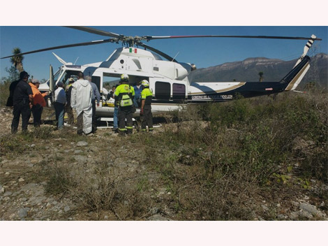 Los cuerpos fueron trasladados en un helicóptero del Gobierno del Estado de NL. 
