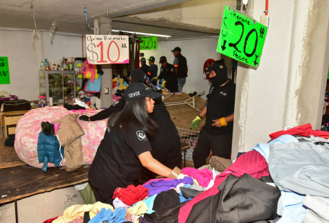 Autoridades capitalinas decomisaron 40 toneladas de ropa usada de procedencia extranjera, la cual era comercializada ilegalmente en calles de la colon