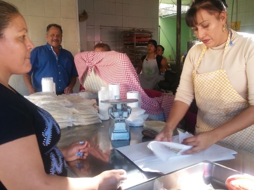 En Torreón, el ayuntamiento le adeuda más de 600 mil pesos a tortilleros.