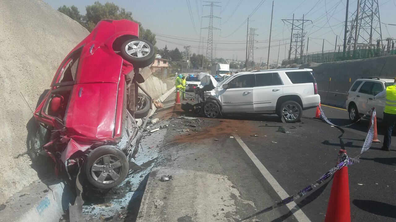 Colisionaron una camioneta y un vehículo Aveo.