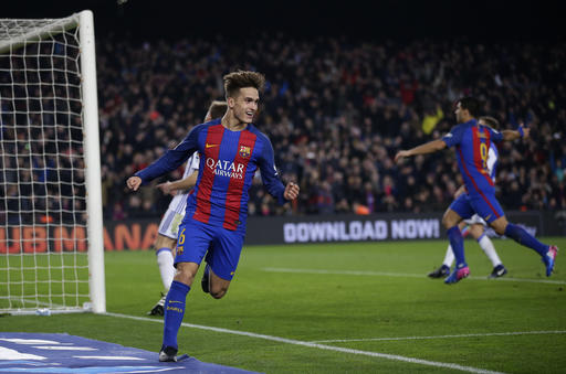 Denis Suárez celebra uno de sus dos goles.
