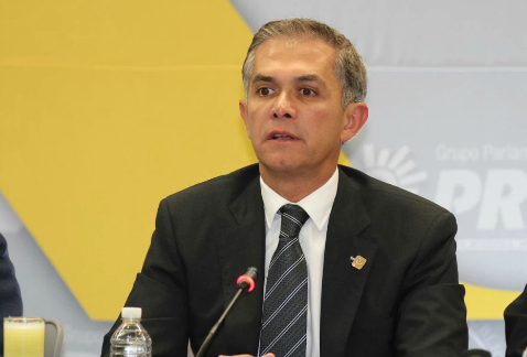El jefe de Gobierno capitalino, Miguel Ángel Mancera, celebró la aprobación de la Asamblea Constituyente de la eliminación del fuero para que esto que