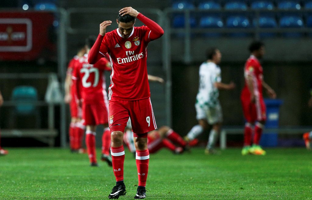 Raúl Jiménez lamenta la eliminación del Benfica
