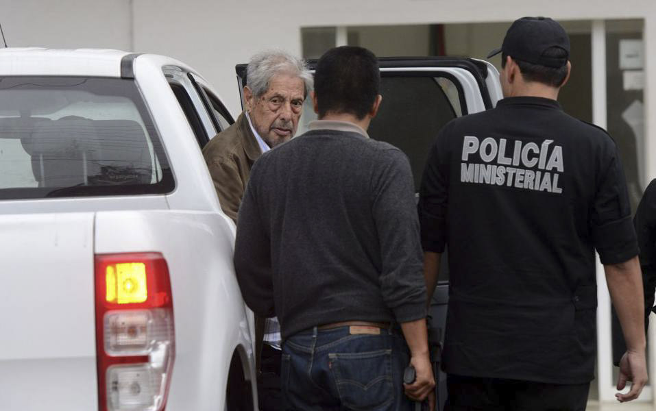 El líder de los 400 pueblos, César del Ángel Fuentes, a su llegada a la sala 2 de juicios orales del penal de Pacho Viejo.