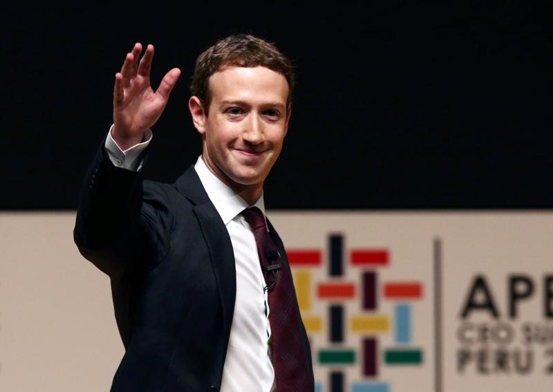Mark Zuckerberg exhortó en Facebook a Donald Trump a no deportar a millones de indocumentados.