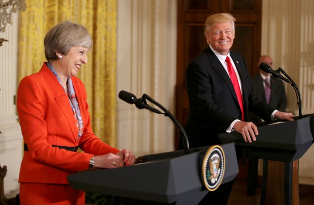 La primera ministra británica, Theresa May, y el presidente de EU, Donald Trump.