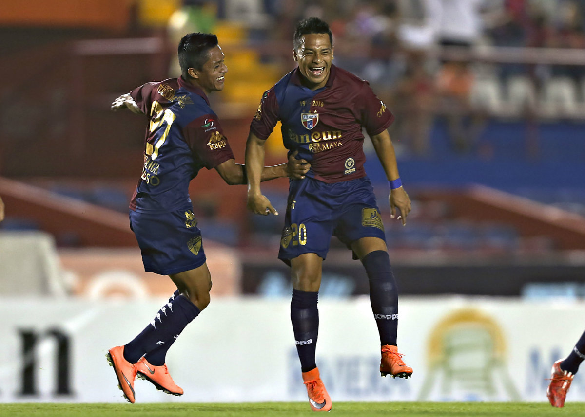 Paul y Oscar Uscanga festejan triundo del Atlante