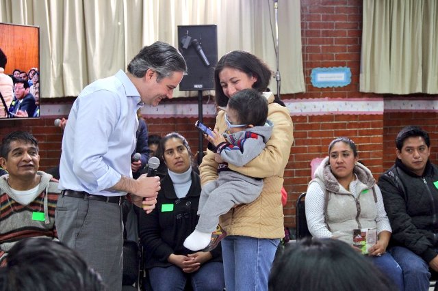 Aurelio Nuño, secretario de Educación, visitó un Centros de Atención Múltiple. 