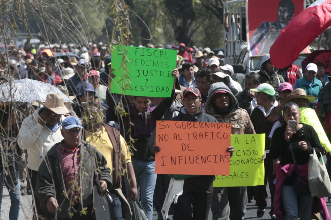 Los ejidatarios caminaron desde temprano por carriles centrales del Paseo Tollocan.