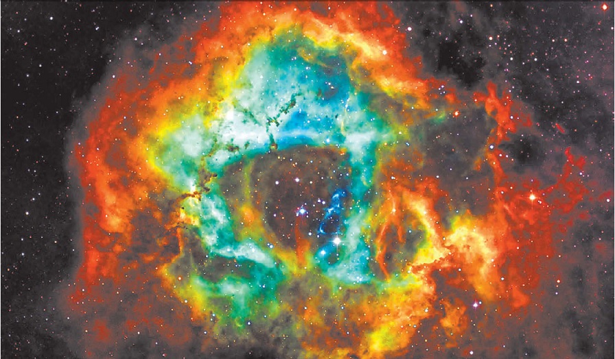 La fuerte radiación de estas estrellas empujan los gases de la nebulosa, lo que permite aparentar una rosa flotando en el espacio profundo.