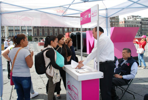 El gobierno capitalino tiene un módulo en el Zócalo, en el que se puede recibir información sobre la presentación de una solicitud de amparo contra la