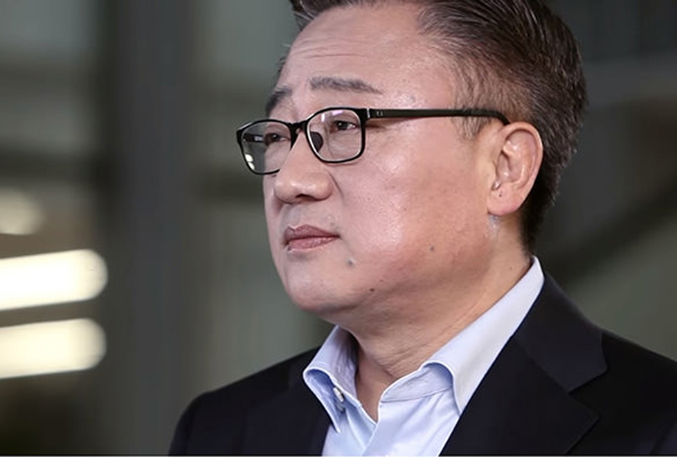 Koh Dong-jing se disculpó el lunes 23 de enero y las acciones de la compañia subieron 2.3% en Seúl.
