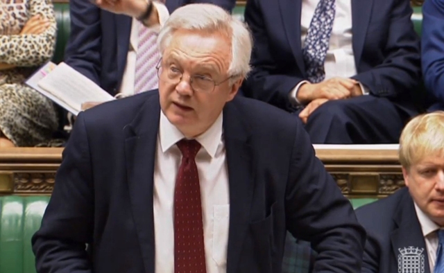 David Davis, el principal negociador de la separación de Reino Unido de la Unión Europea, durante el debate.