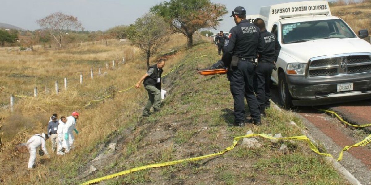 El cuerpo se encontraba a un costado de la carretera.