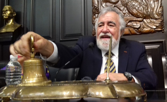 Encinas decretó la Constitución Politica de la CdMx y levantó  la sesión  de la Asamblea Constituyente.