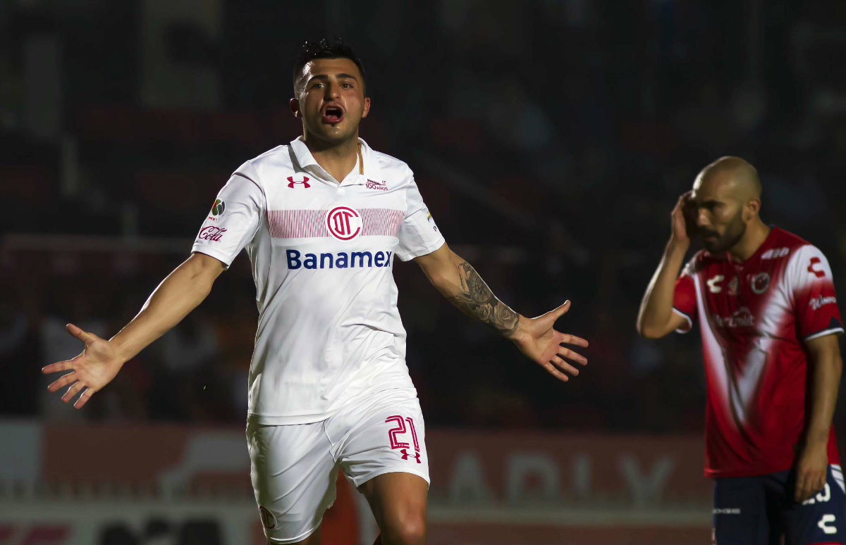 Enrique Triverio le anotó a los Tiburones Rojos