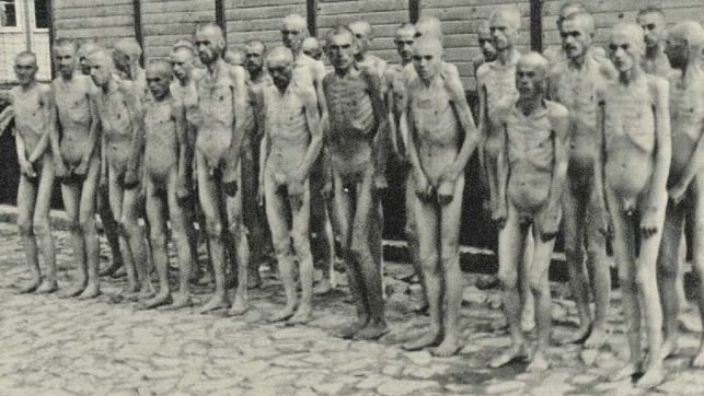 La foto censurada por Facebook: prisioneros soviéticos en el campo de concentración de Mauthausen.