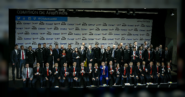 Los árbitros mexicanos recibieron su gafete FIFA