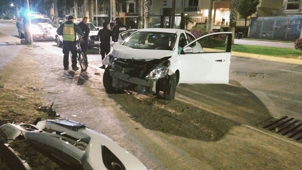 'El Pirruris' iba a bordo de un Nissan Versa cuando se impactó contra una finca.