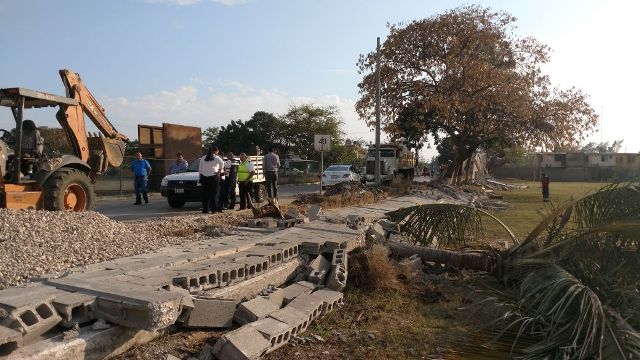 Comapa por accidente derriba barda de CBTis 103