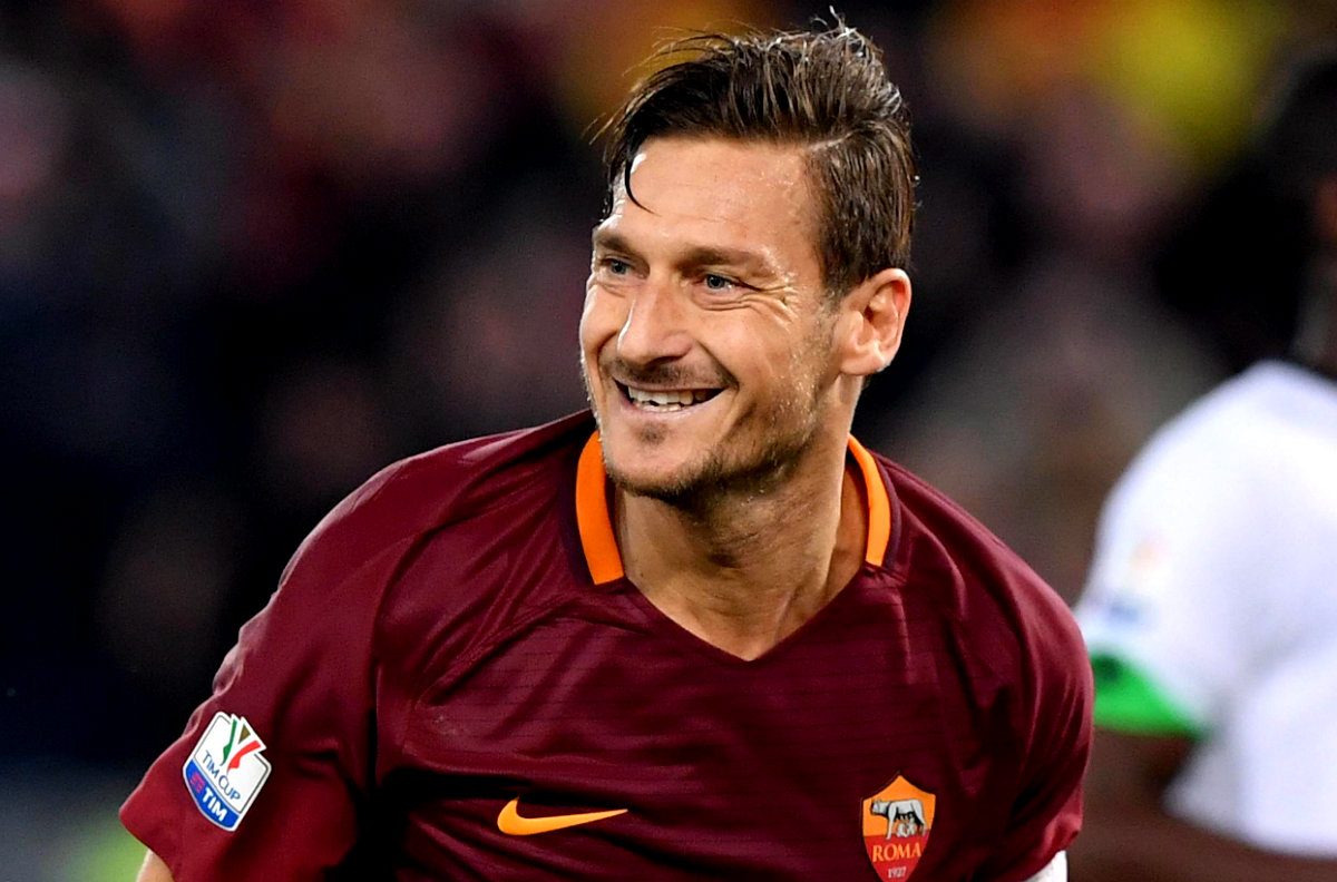 Francesco Totti metió a la Roma a semifinales de la Copa 