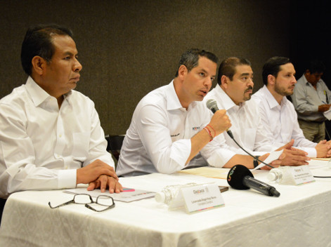 Gobernador de Oaxaca, Alejandro Murat en conferencia de prensa.