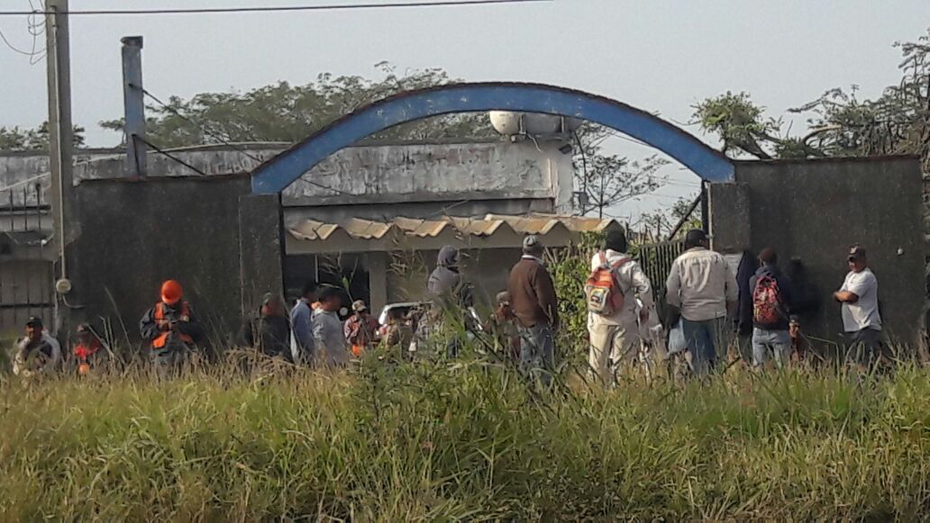 Los inconformes se encuentran frente a la instalaciones del Dimasol.