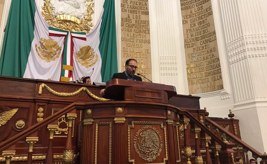 Toledo reconoció el trabajo de los diputados en la elaboración de la Constitución de la CdMx.
