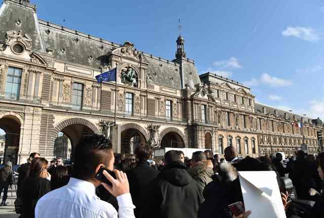 Después del ataque a soldados en el Museo de Louvre, el recinto fue evacuado.