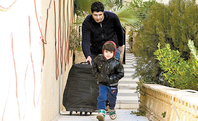 Una familia de refugiados sirios ayer en un hotel de Amán, Jordania. 