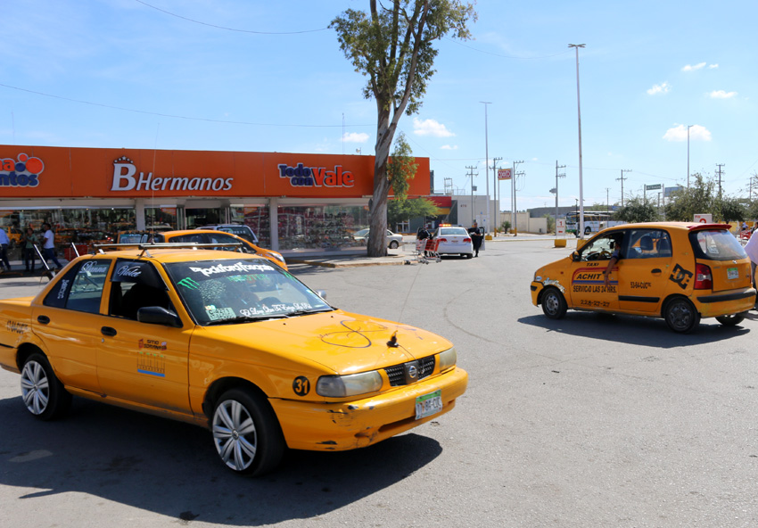 Los operativos en contra de las unidades de taxi que prestan el servicio de una ruta establecida comenzaron los primeros de enero.