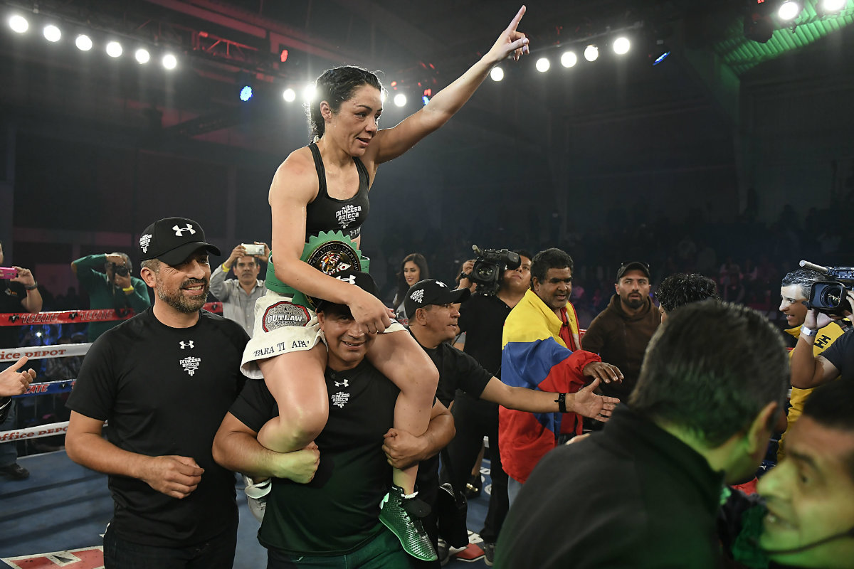 Jackie Nava triunfó en su regreso al encordado