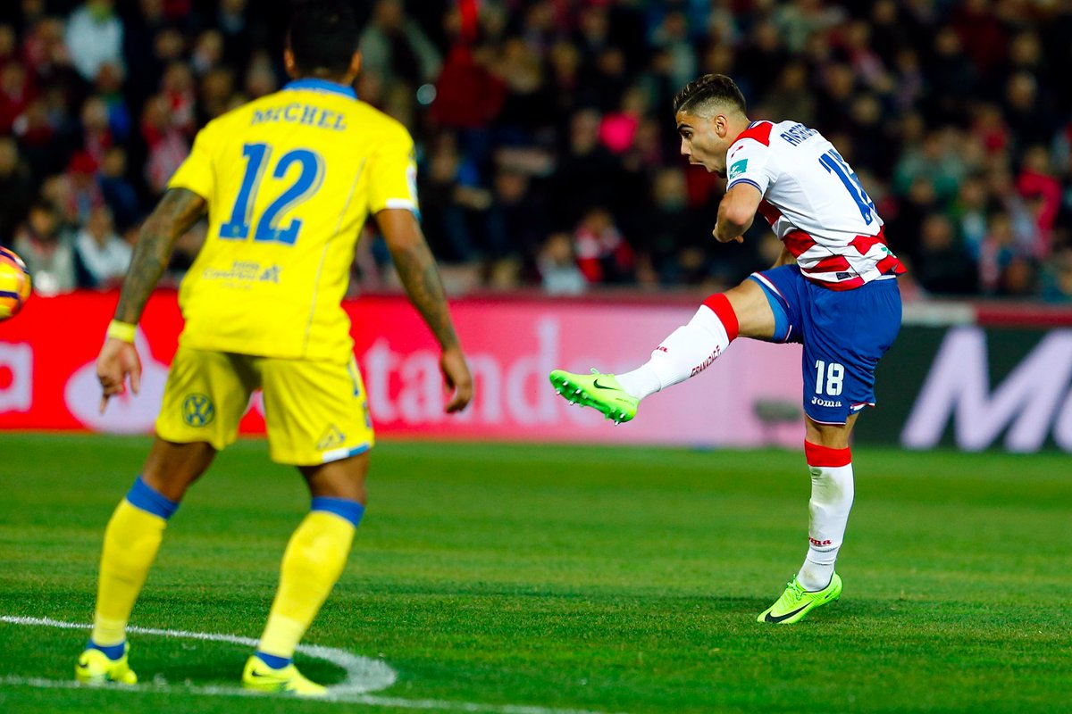 Andreas Pereira rematando al arco de Las Palmas