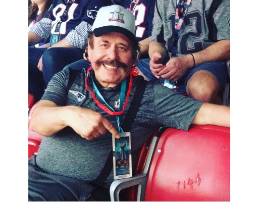 "El asiento vacío del Profe Moreira... #SuperBowl #Saltillo #Coahuila", escribió Guadiana en su cuenta de Twitter y publicó esta foto.